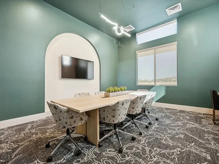 Longbow Luxury Apartments — Photo 12