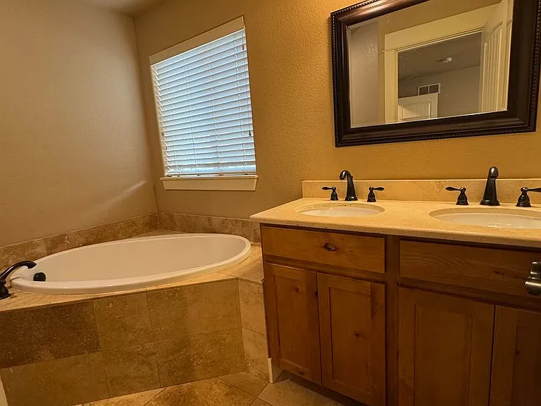 4249 Woodlake Ln — Photo 8