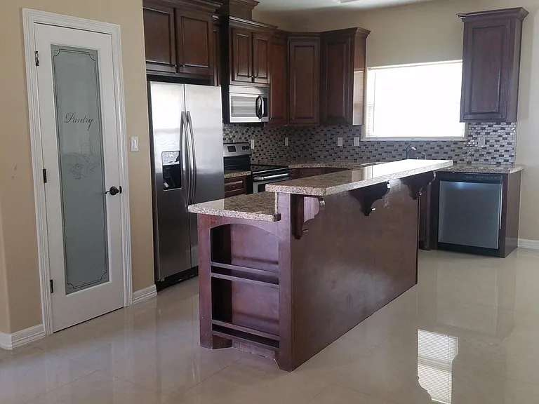 1425 White Oak Dr W — Photo 4