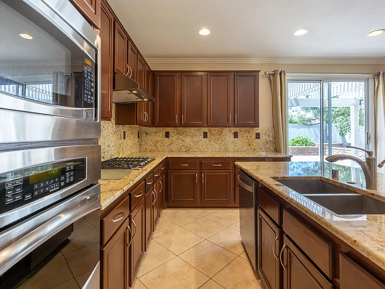 14 Monument Pl — Photo 25