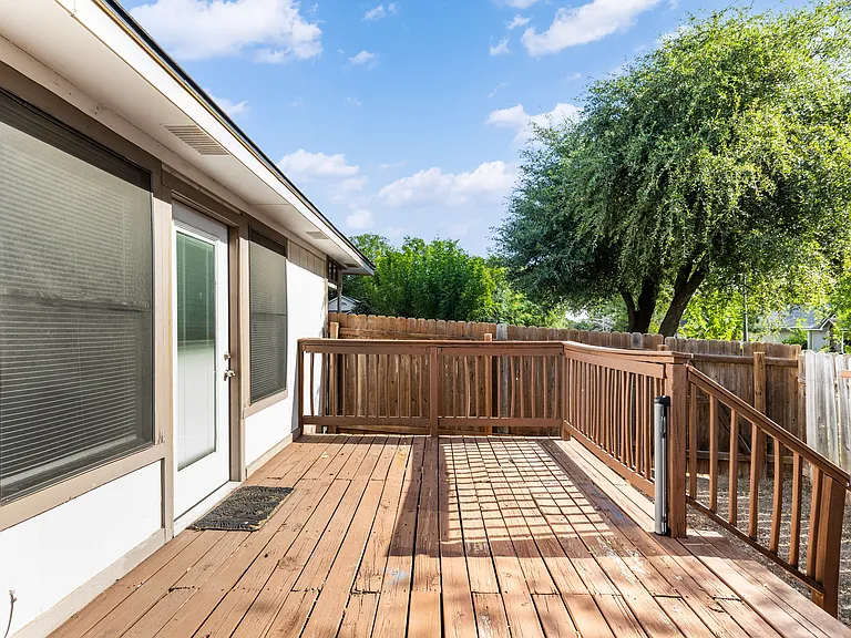 1803 Heatherglen Ln — Photo 23