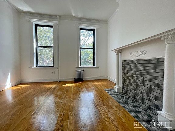 4th image of 471 Chauncey St APT 2L