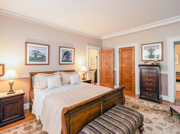 895 Summit Avenue image 20 of 22