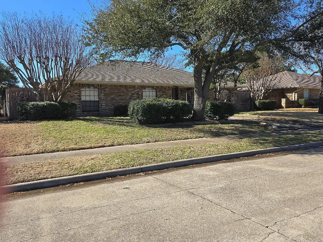 3 bed, 2235 sqft, $3,200 — Photo 2