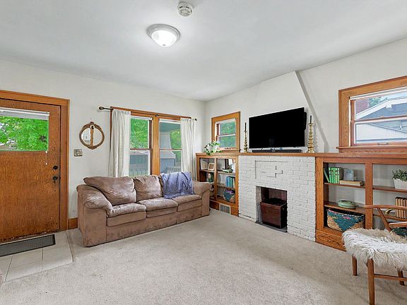 5th image of 928 N Rutan Ave