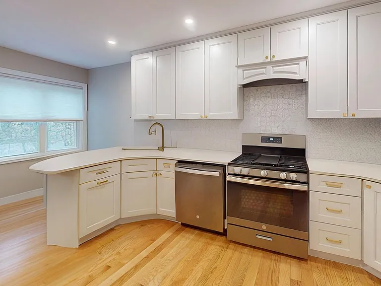 8 Knollwood Ct #8 — Photo 1