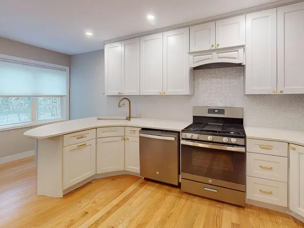 8 Knollwood Ct Unit 8, Burlington, MA 01803