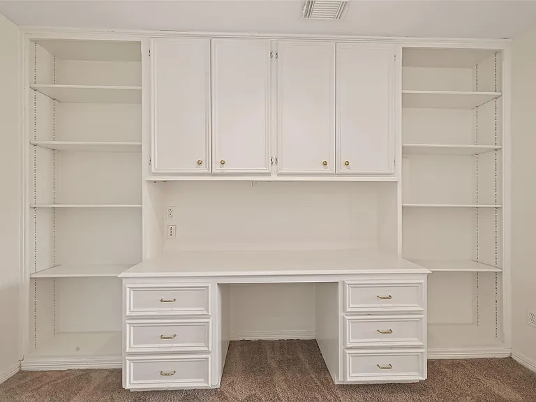 8110 Clearwater Xing — Photo 33