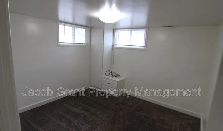 1110 E Lewis St #1/2 — Photo 6