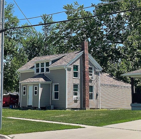 1st image of 122 K Ave