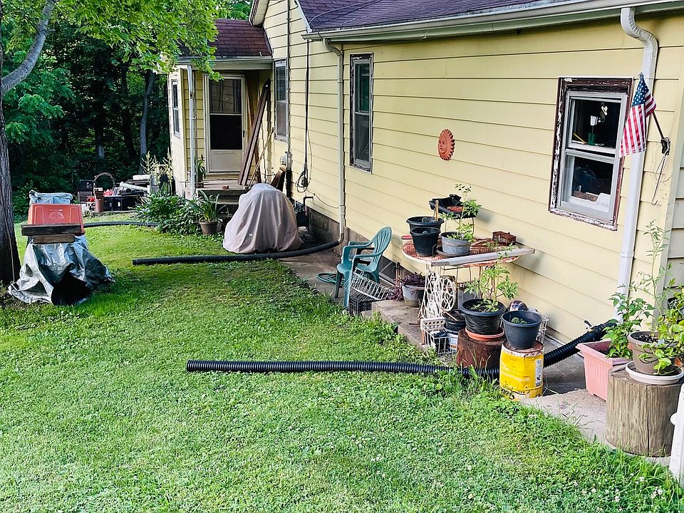 2nd image of 420 E 3rd St