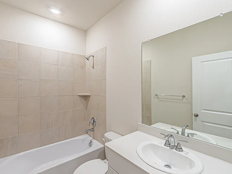 801 Leavenworth Dr — Photo 32