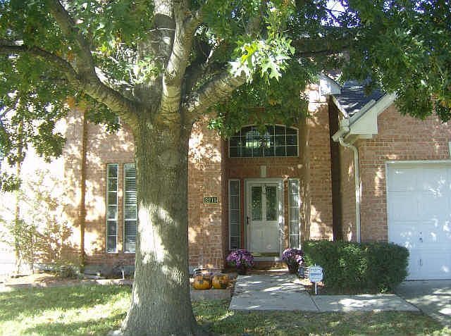1st image of 2215 Park Hurst Dr