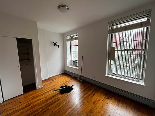 Rented by Salon Realty Corp | media 11