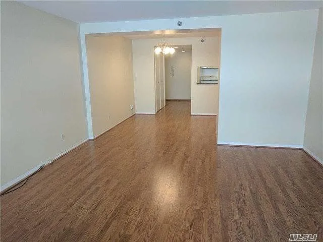 88 Cuttermill Rd #320 — Photo 6