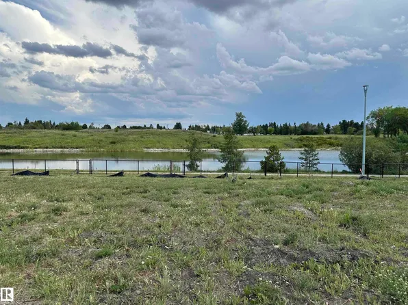 9227 156th Ave NW, Edmonton, AB T5Z 0S4