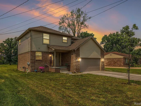 32615 Robeson St, Saint Clair Shores, MI 48082
