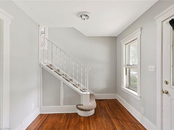 5th image of 868 Bruce Ave