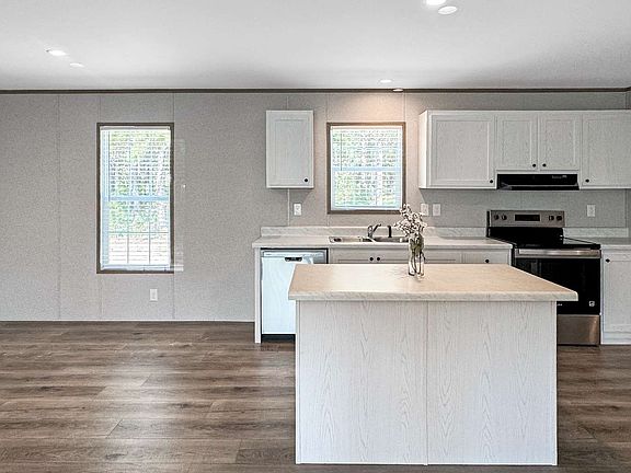 3rd image of 5724 NW 49th St