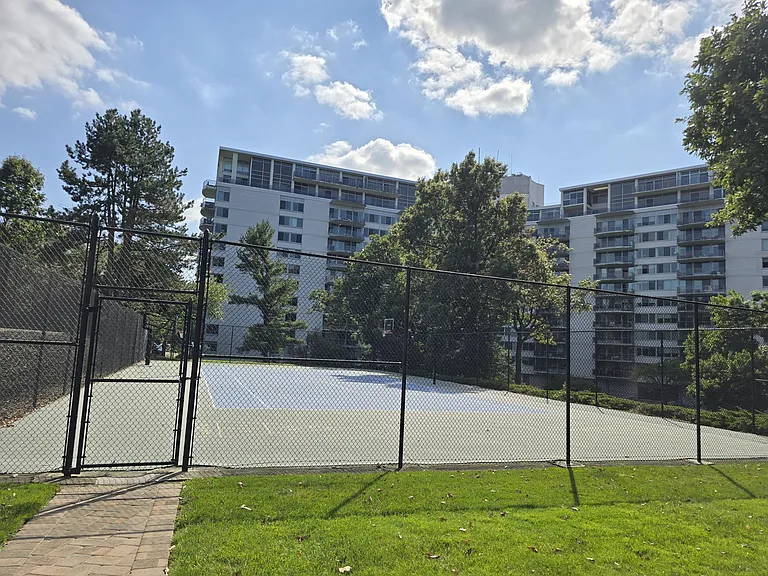 Tennis/Pickle Ball Courts