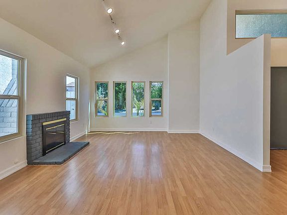 5th image of 7117 Capistrano Ave