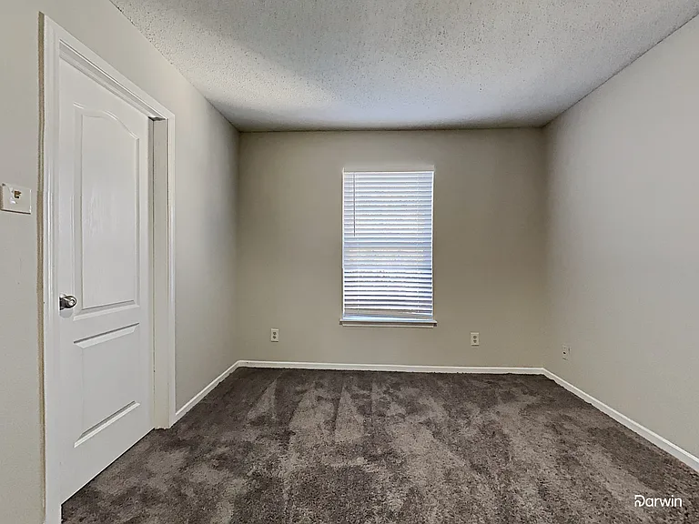1933 Southernwood Ln — Photo 21