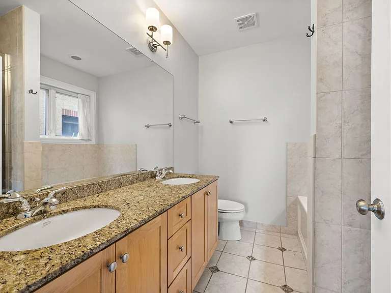 924 W Dakin St #4 — Photo 17