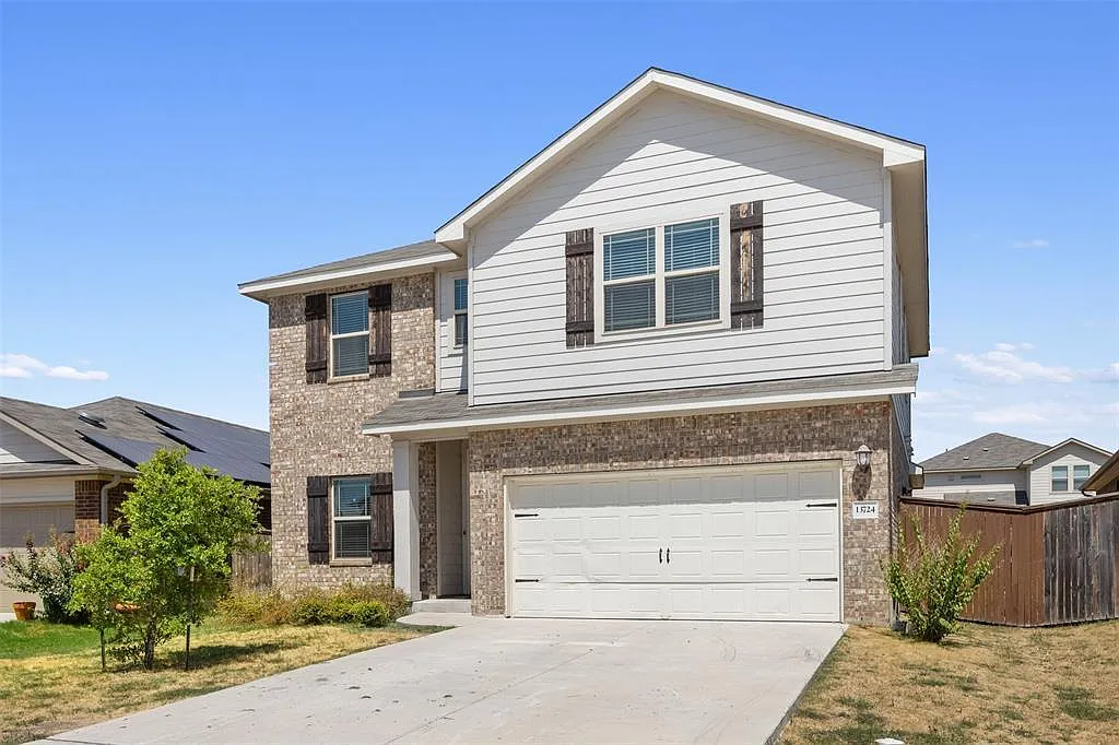 4 bed, 2.5 bath, 2408 sqft, $2,250 — Photo 1