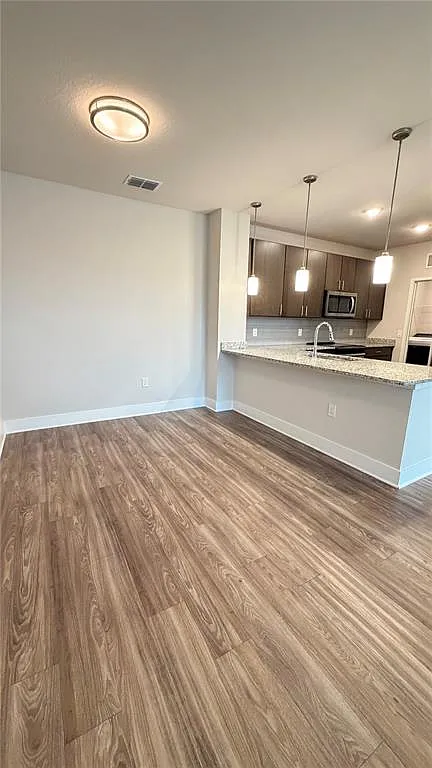 1 bed, 1.0 bath, 886 sqft, $1,595 — Photo 3