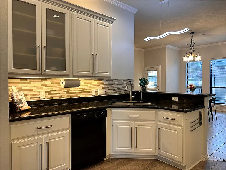 913 Delrey Dr — Photo 12