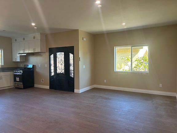 5th image of 424 N La Breda Ave