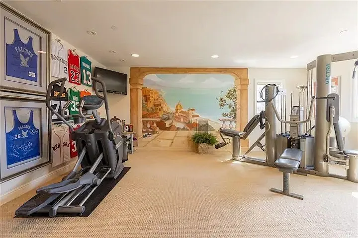 900 E Balboa Blvd — Photo 8
