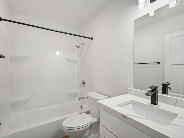 424 E Union St #436, Lone Rock, WI 53556