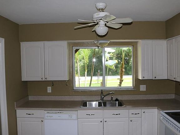 3rd image of 4715 Beacon Dr