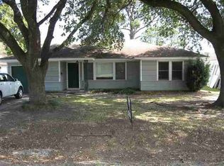 2100 Perry Ave, Groves, TX 77619