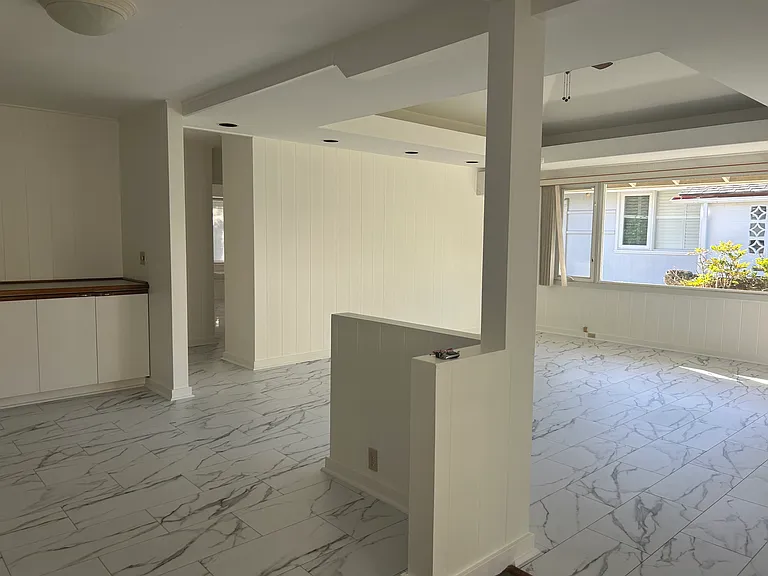 Entry area - go right to the Bright Spacious Living Room with Split AC