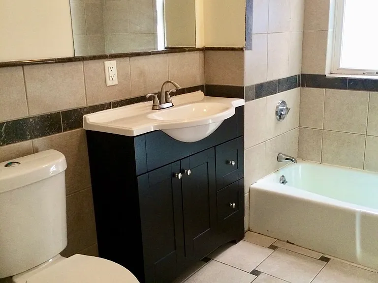 1085 Dorchester Ave #1 — Photo 2