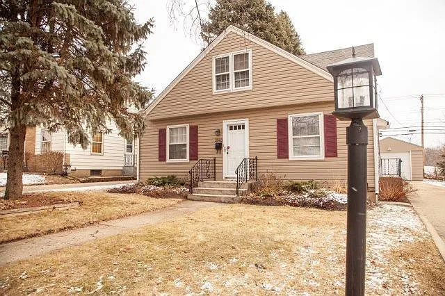 2040 Colorado Ave photo 1