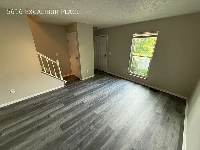 5616 Excalibur Pl — Photo 2