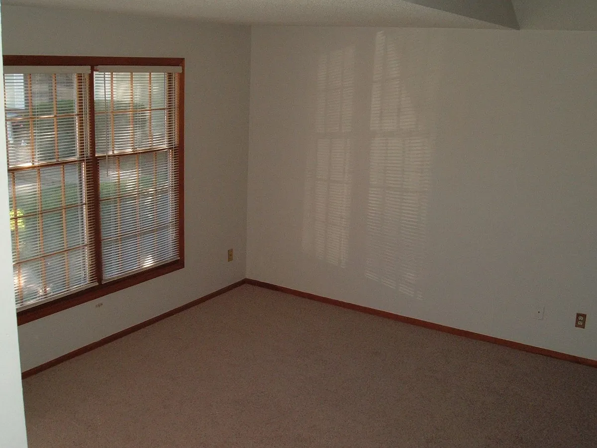 Building Photo - 2215 Breckenridge Dr