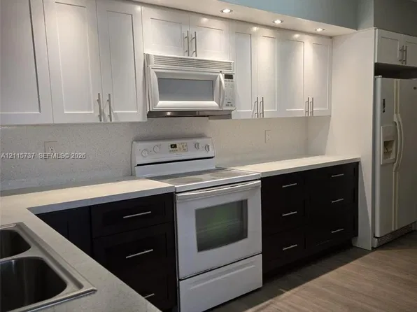 18810 NW 57th Ave APT 307, Hialeah, FL 33015