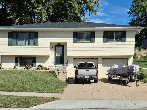 1208 N 14th St, Nebraska City, NE 68410