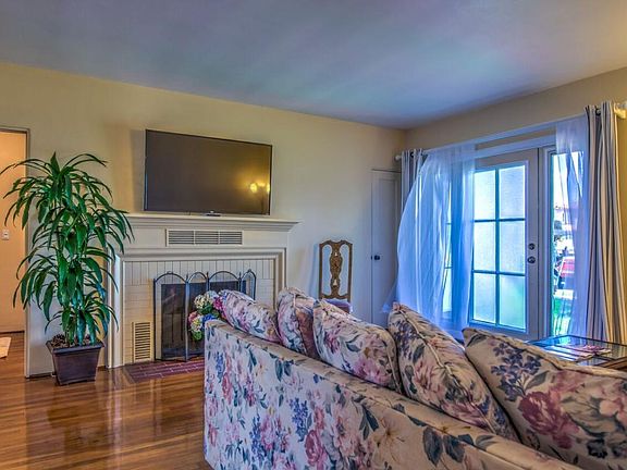 side panels by front door catch breezes