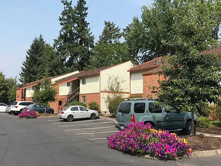 Sussex Village Apartments — Photo 29