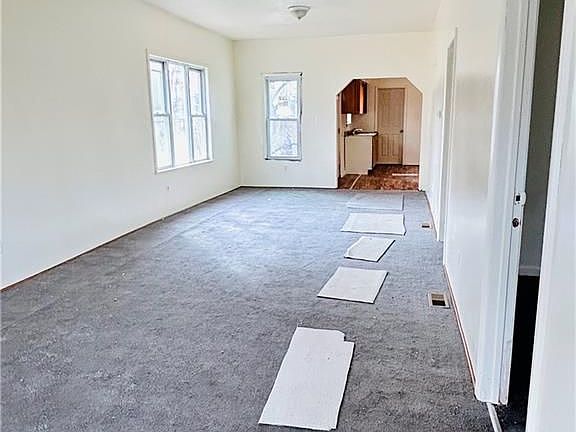 2nd image of 370 Sherman St