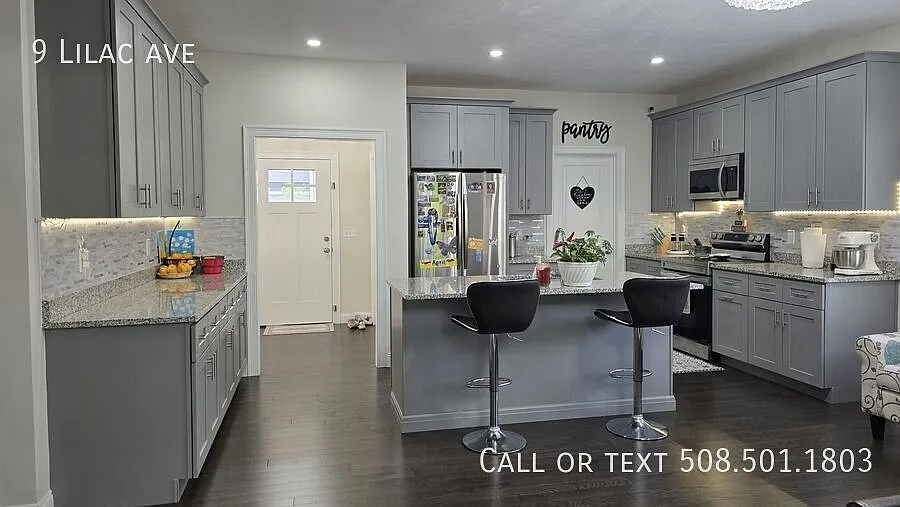 Modern Colonial in Bellingham Pet Friendly — Photo 2