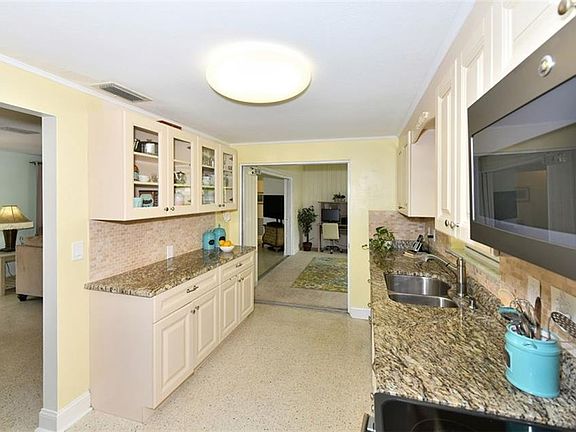 3rd image of 248 Shamrock Blvd