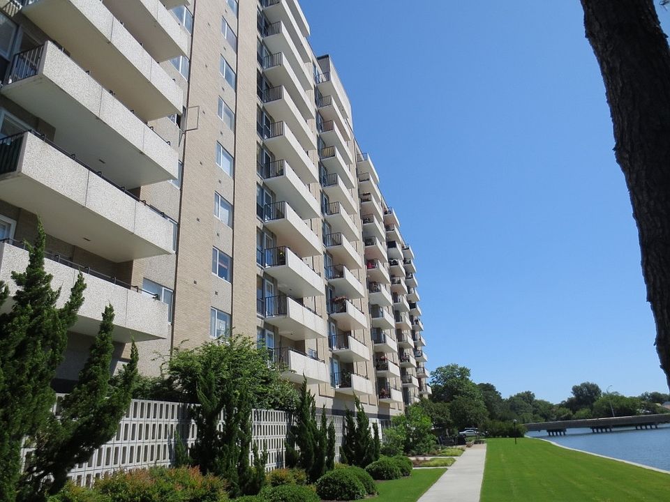 1st image of 7320 Glenroie Ave APT 7K