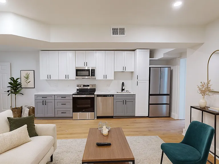 1230 Penn St NE #3 — Photo 1