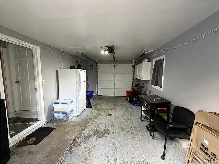 902 James St — Photo 25